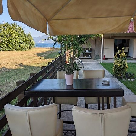 Nafpaktos Beach Apartment Екстер'єр фото