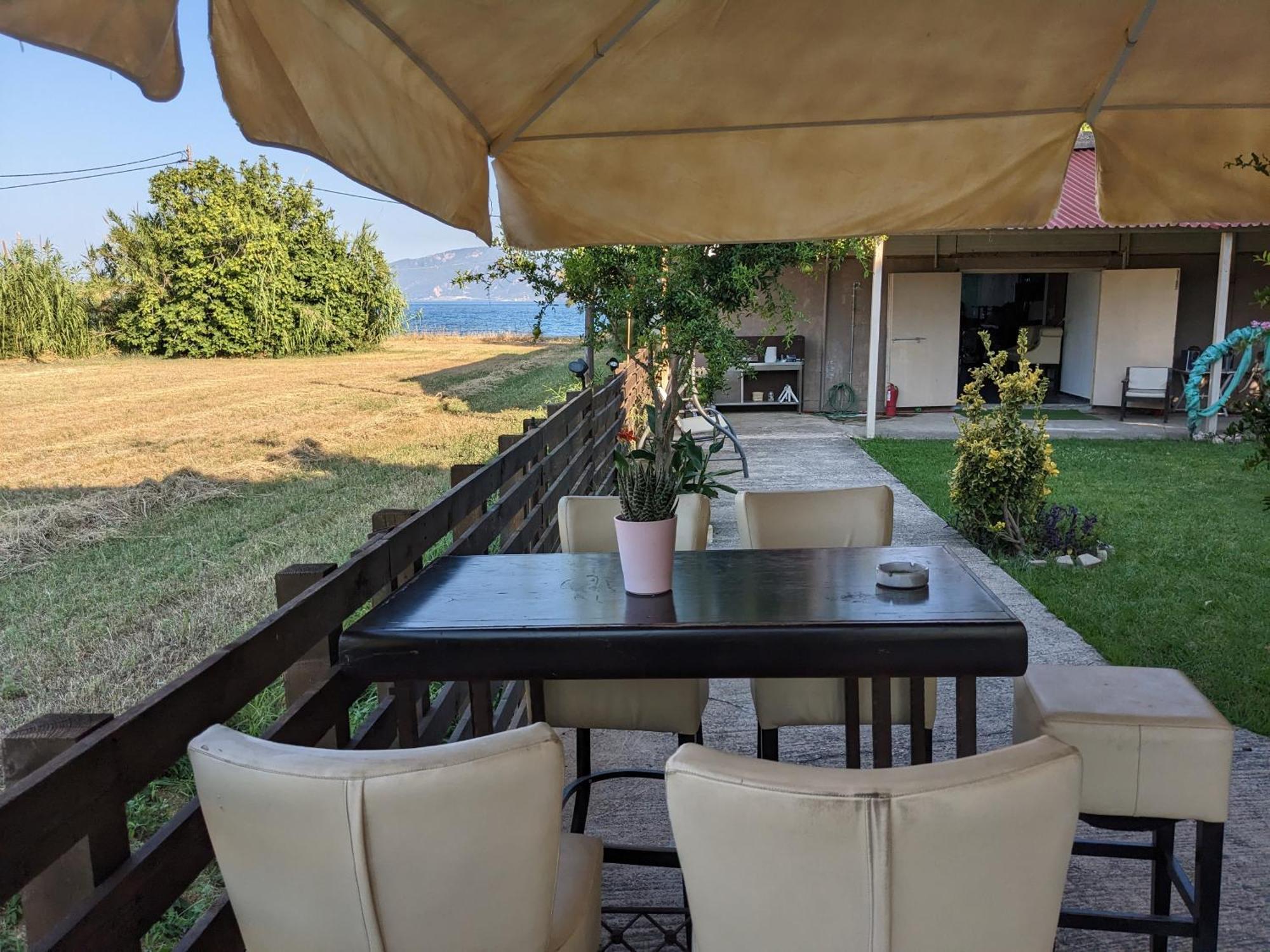 Nafpaktos Beach Apartment Екстер'єр фото